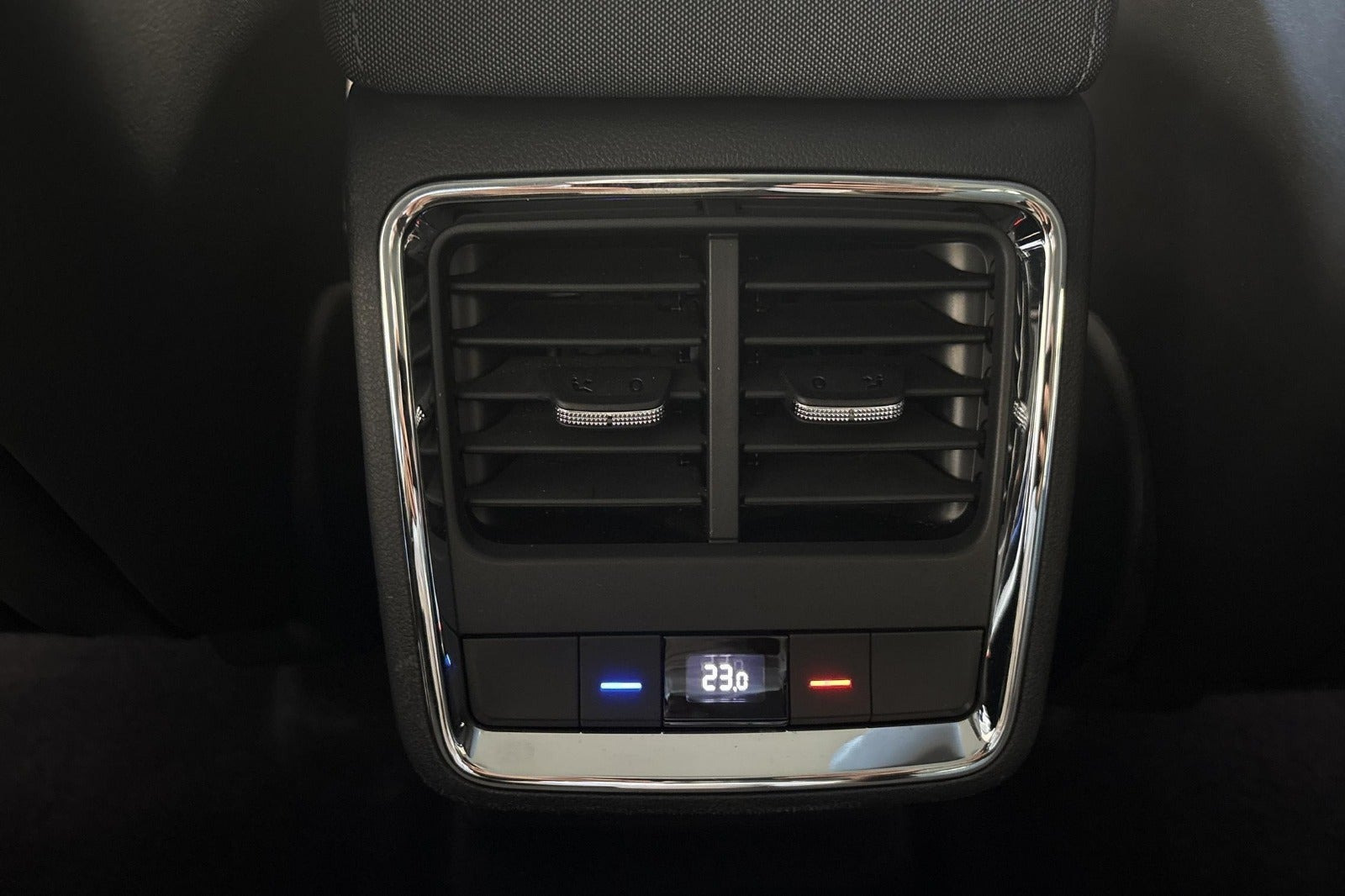 Blå Skoda Enyaq fra 2021