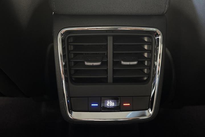 Blå Skoda Enyaq fra 2021