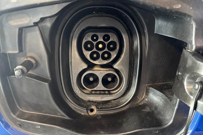 Blå Skoda Enyaq fra 2021