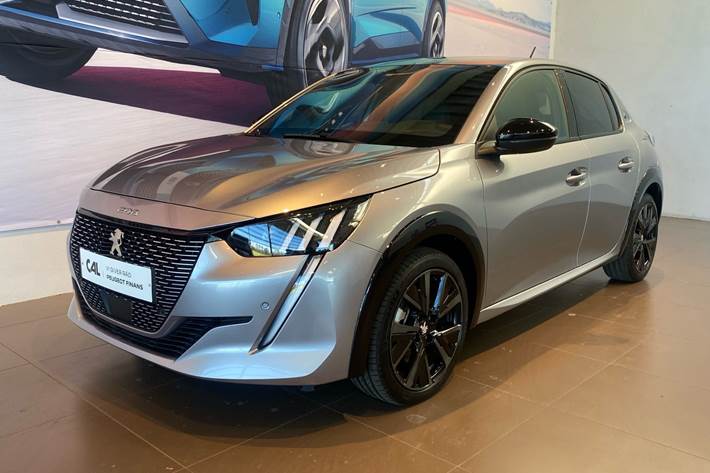 Sølv Peugeot e-208 fra 2023