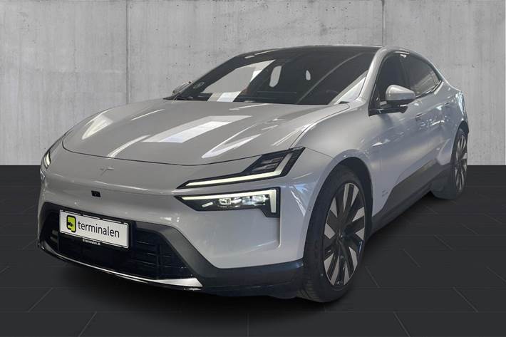 Sølv Polestar 4 fra 2024 set udefra
