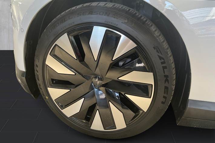 Sølv Polestar 4 fra 2024
