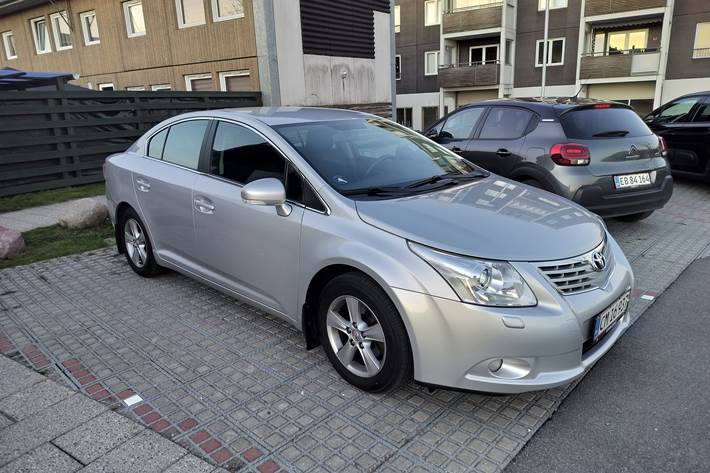 undefined Toyota Avensis fra 2010
