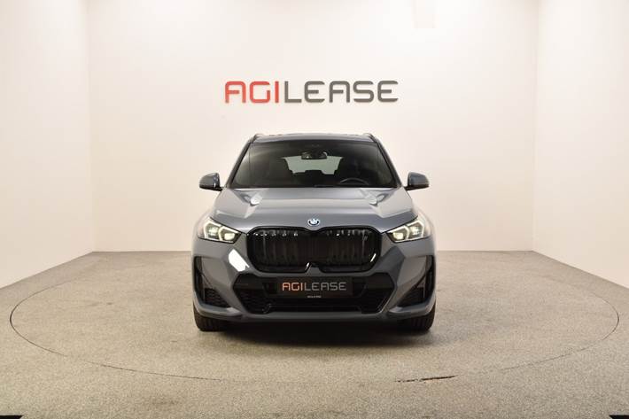 Grå BMW iX1 fra 2023