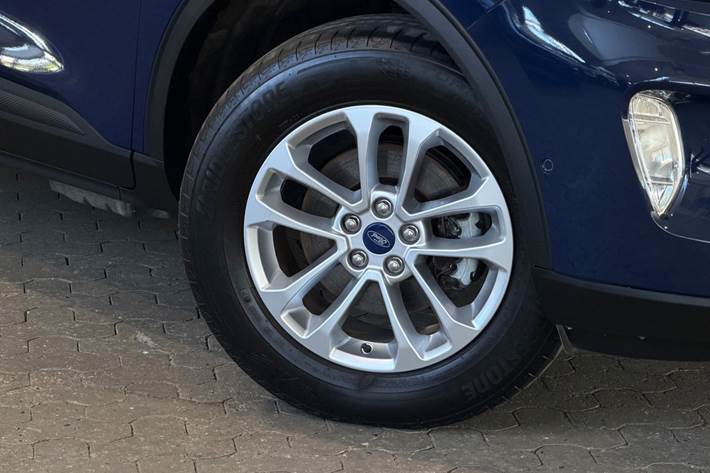 Blå Ford Kuga fra 2022