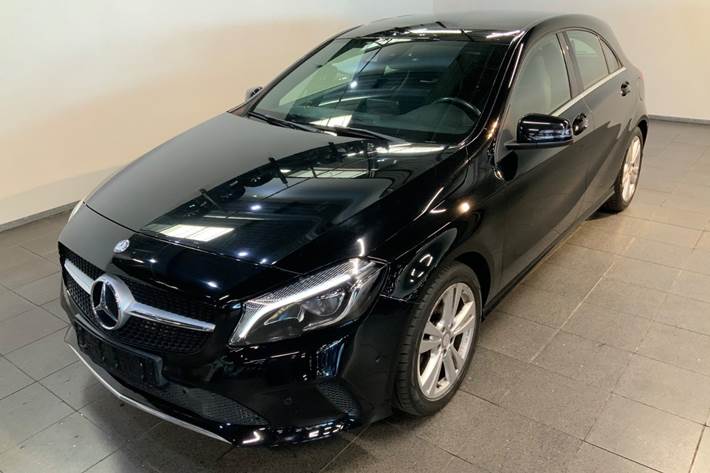 Sort Mercedes A200 fra 2016 set udefra