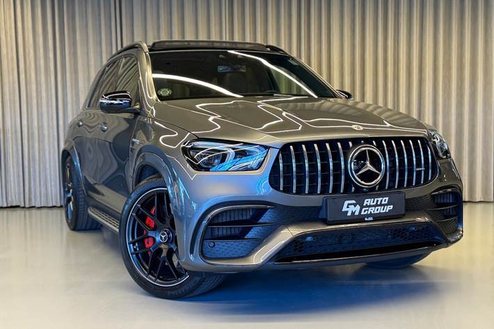 Grå Mercedes GLE63 fra 2022 set udefra
