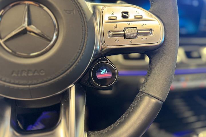 Grå Mercedes GLE63 fra 2022