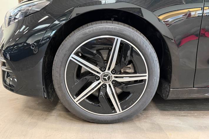 Sort Mercedes CLA250+ fra 2025