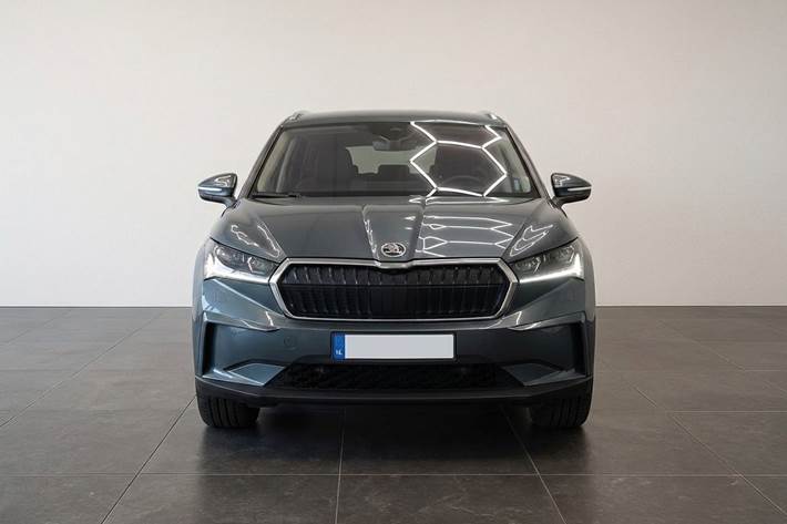 Grå Skoda Enyaq fra 2021