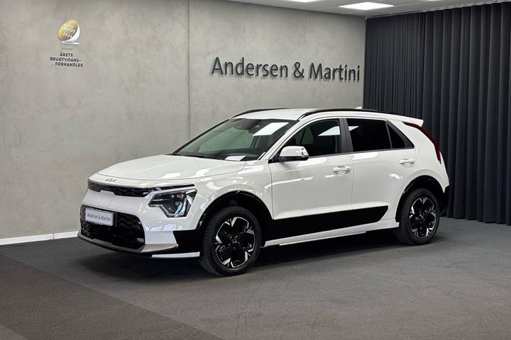 Hvid Kia Niro EV fra 2025 set udefra