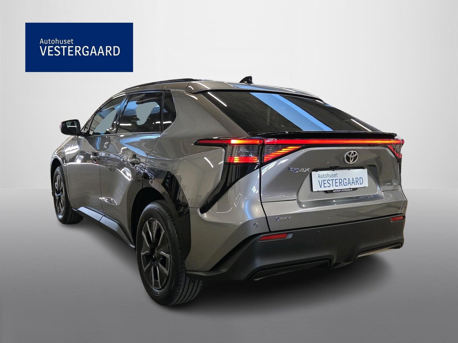 Grå Toyota BZ4X fra 2026