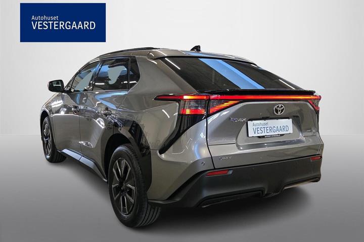 Grå Toyota BZ4X fra 2026