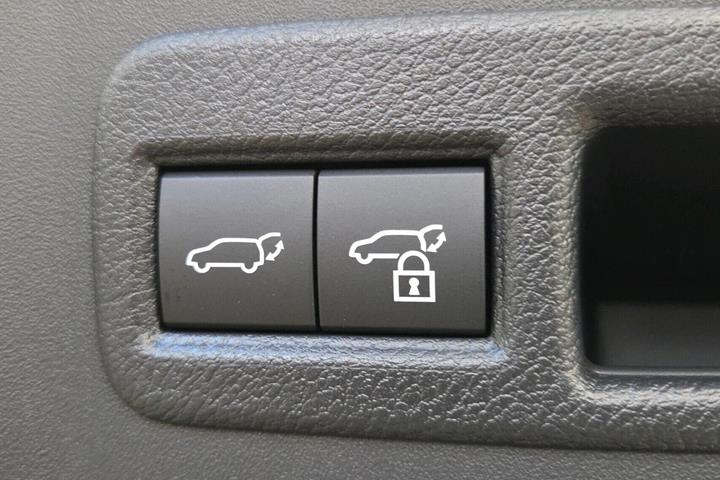 Grå Toyota BZ4X fra 2026