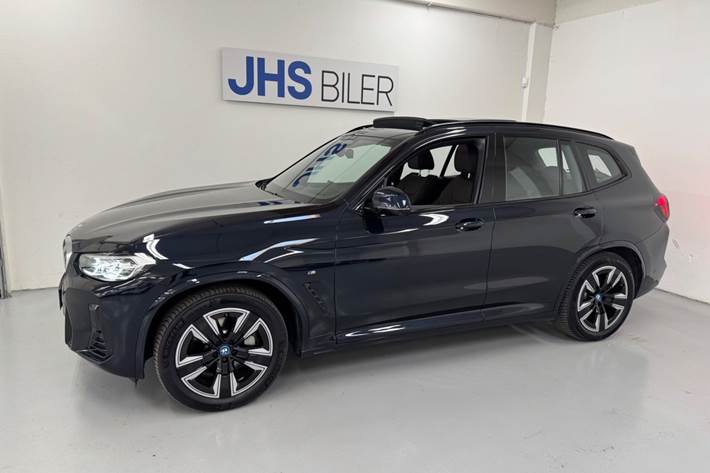 Blå BMW iX3 fra 2022