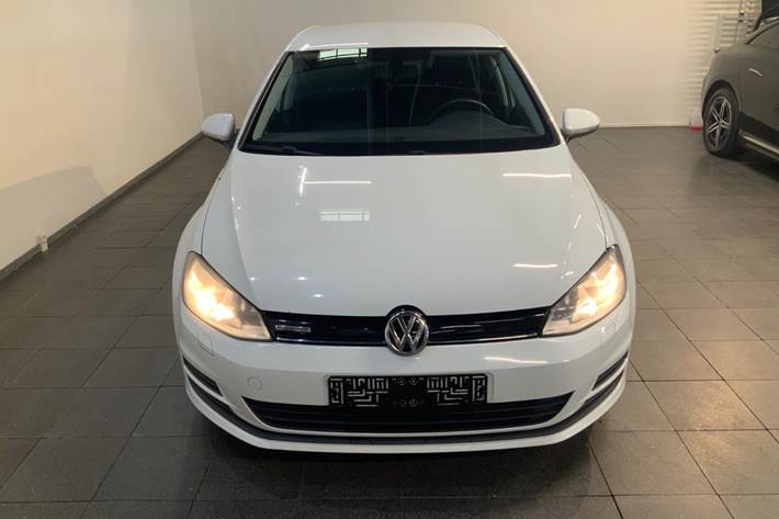 Hvid VW Golf VII fra 2014