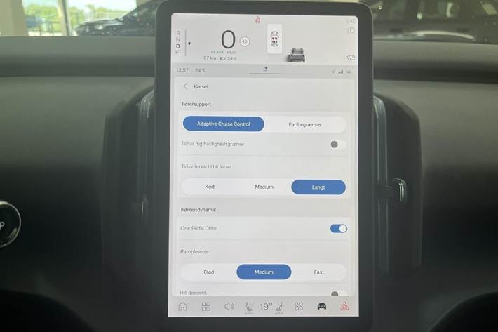 Grå Volvo EX30 fra 2025