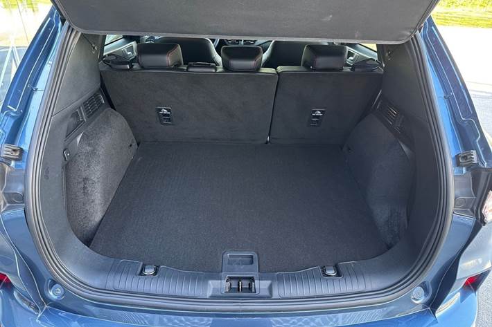 Blå Ford Kuga fra 2023