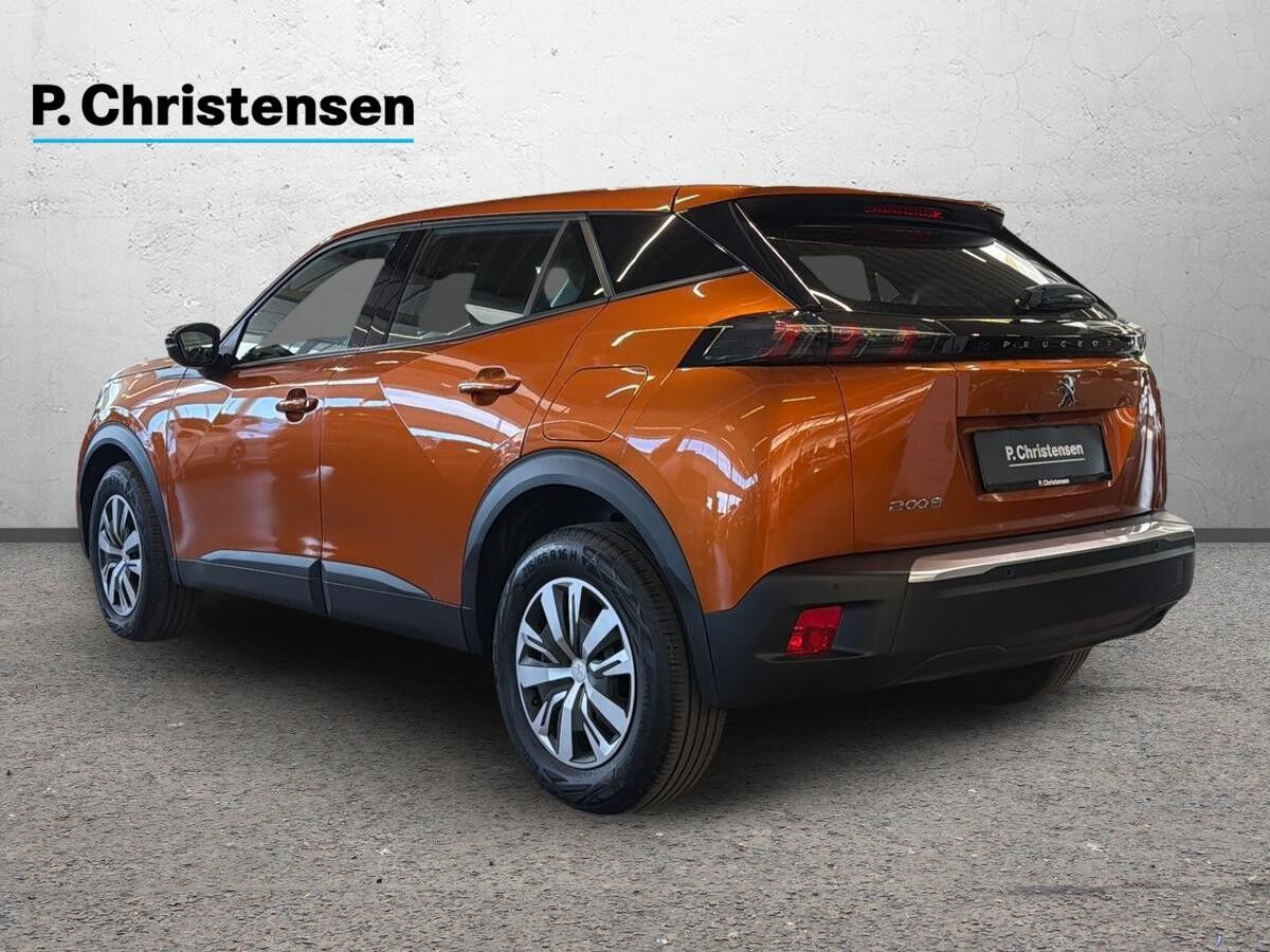 Orange Peugeot 2008 fra 2023
