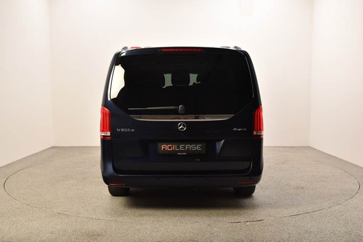 Blå Mercedes V300 d fra 2020