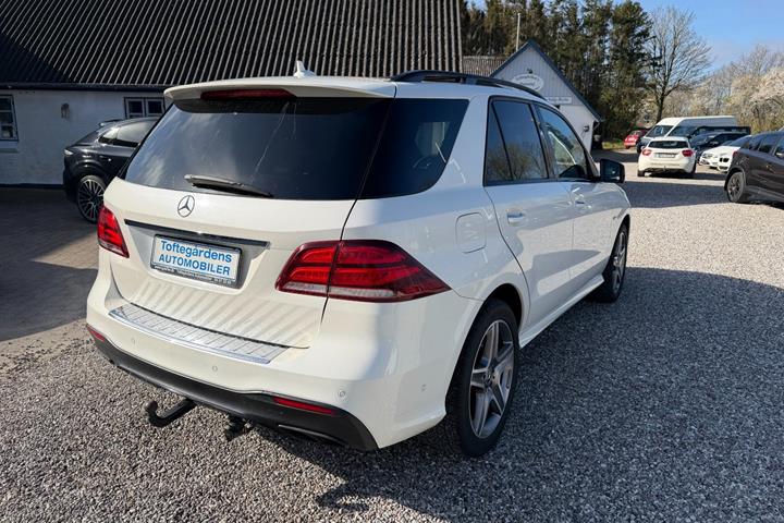 undefined Mercedes GLE43 fra 2016 set udefra