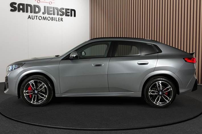 Grå BMW iX2 fra 2026
