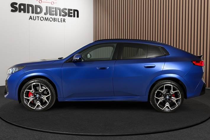 Blå BMW iX2 fra 2026