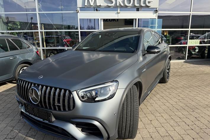 Grå Mercedes GLC63 fra 2020