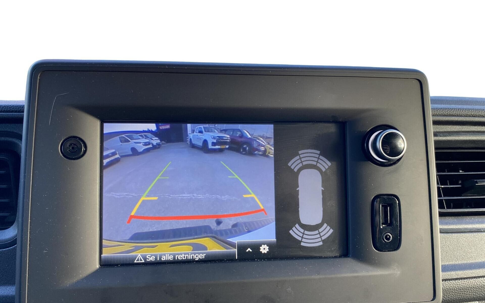 Hvid Nissan Interstar fra 2024
