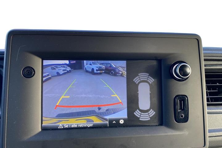 Hvid Nissan Interstar fra 2024