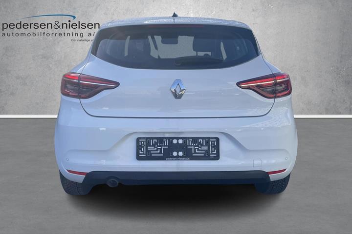 Hvid Renault Clio fra 2023 set udefra
