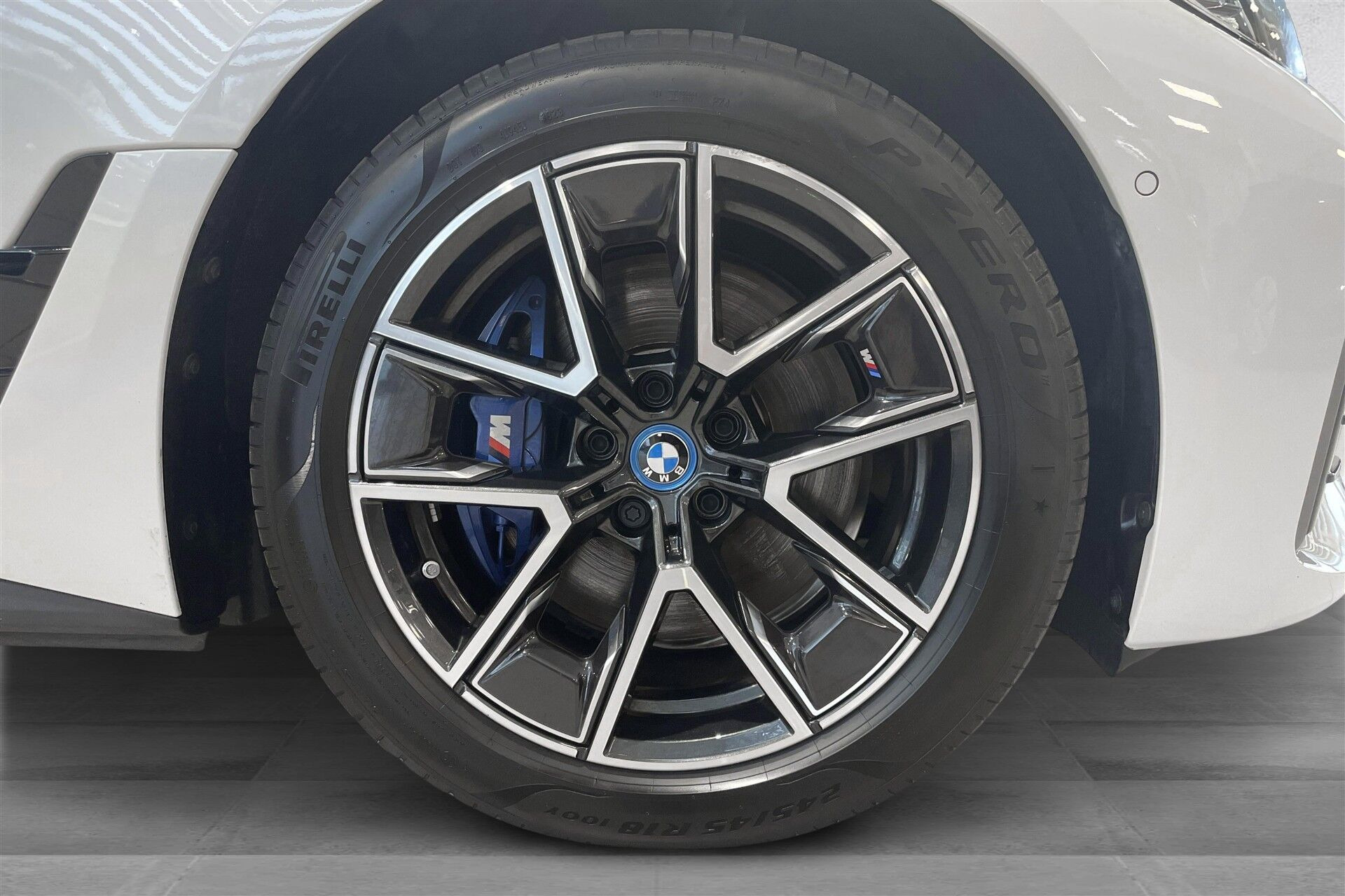Hvid BMW i4 fra 2023
