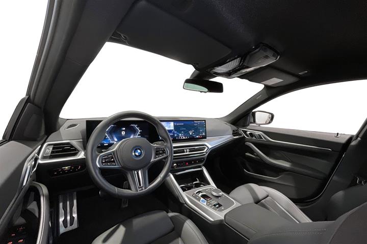 Hvid BMW i4 fra 2023