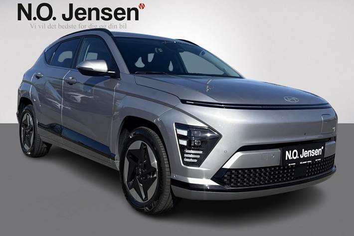 Sølv Hyundai Kona fra 2025 set udefra