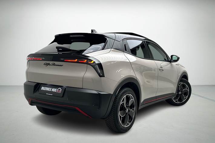 Grå Alfa Romeo Junior fra 2025
