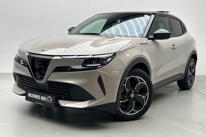 Grå Alfa Romeo Junior fra 2025