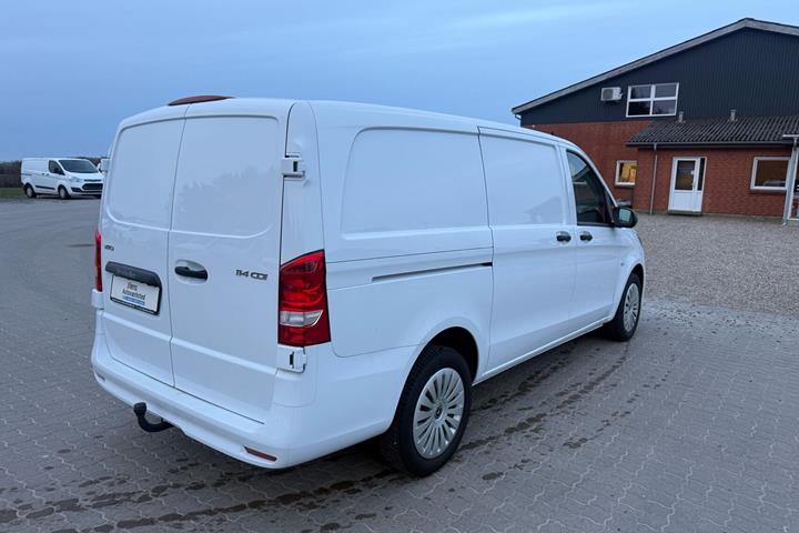 Hvid Mercedes Vito fra 2024