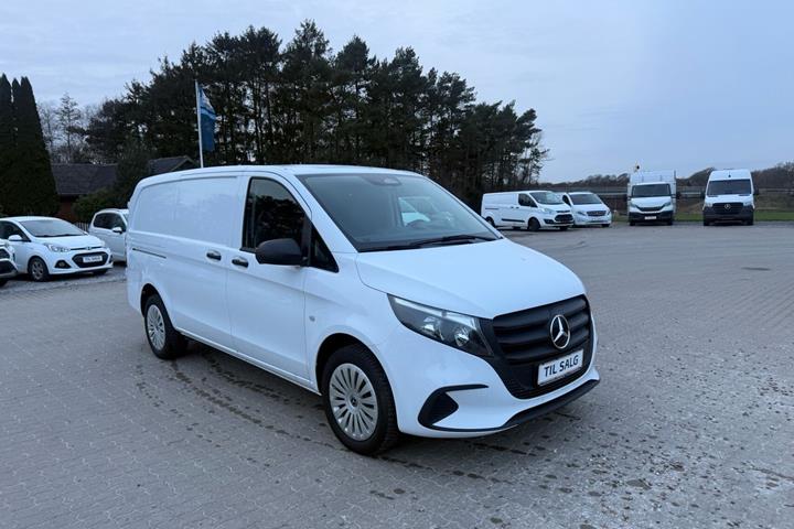 Hvid Mercedes Vito fra 2024