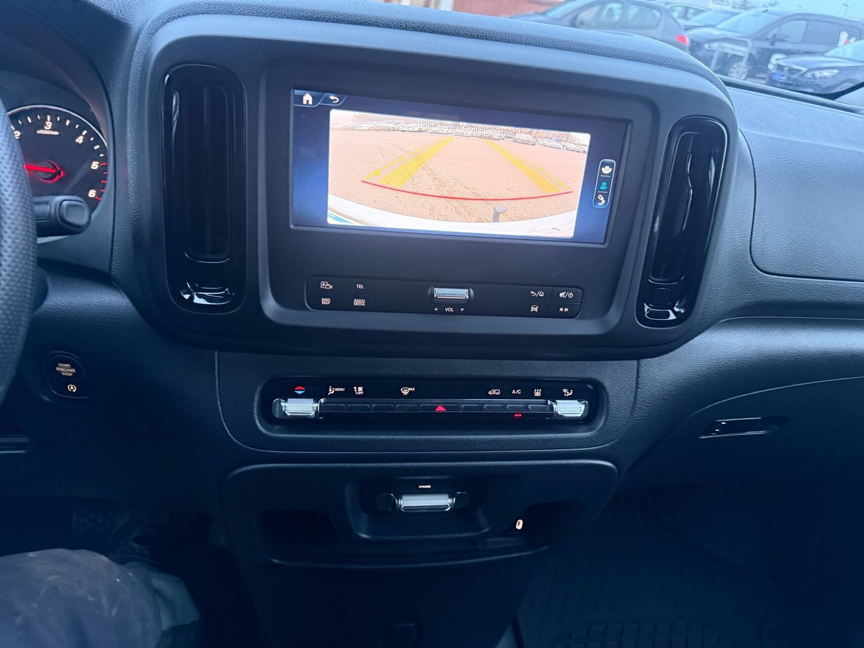 Hvid Mercedes Vito fra 2024
