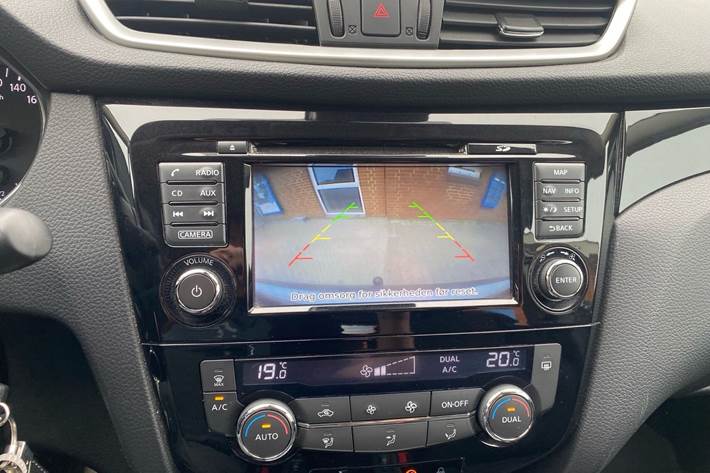 Grå Nissan Qashqai fra 2016