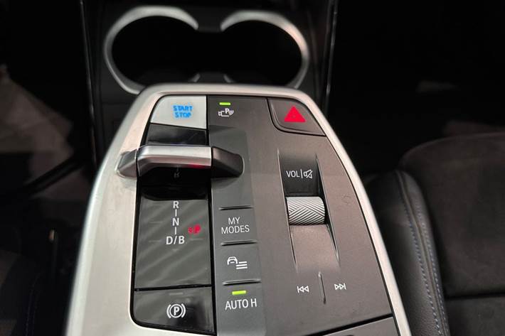 Sølv BMW iX1 fra 2023