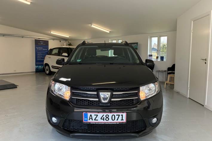 Sort Dacia Logan fra 2015