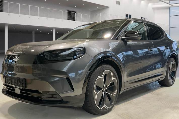 Grå Ford Capri fra 2025