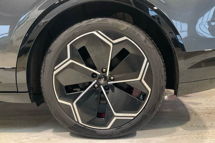 Grå Ford Capri fra 2025