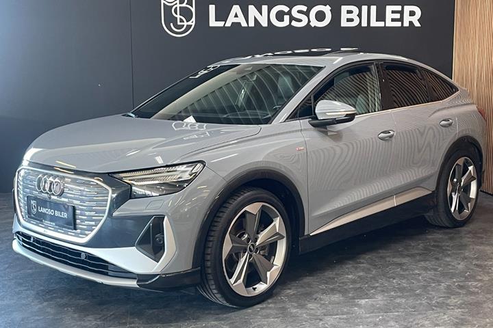 Grå Audi Q4 e-tron fra 2022 set udefra
