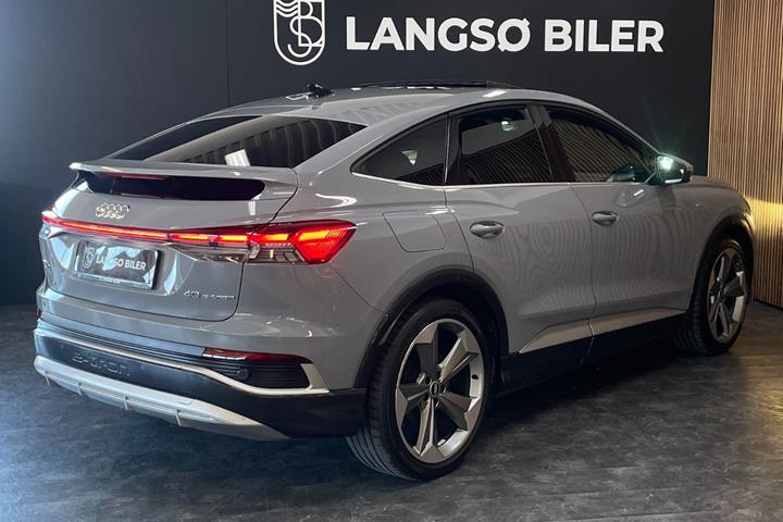 Grå Audi Q4 e-tron fra 2022