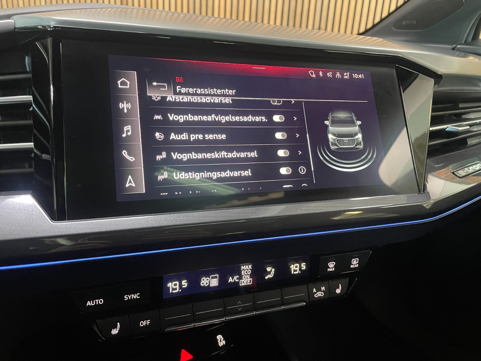 Grå Audi Q4 e-tron fra 2022