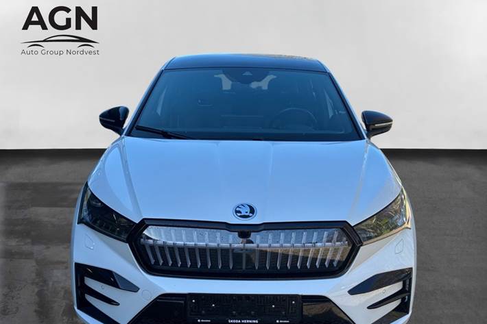 Hvid Skoda Enyaq fra 2023