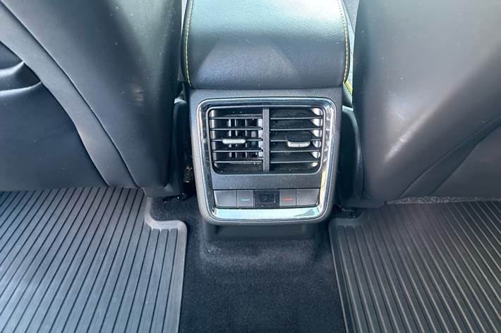 Hvid Skoda Enyaq fra 2023