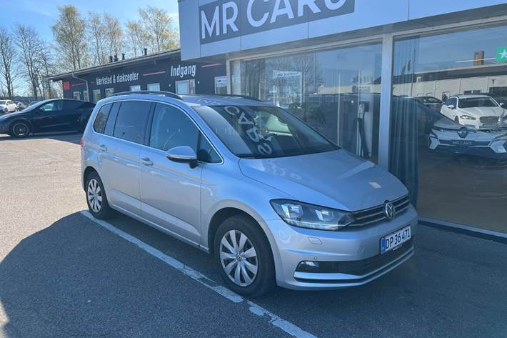 Grøn VW Touran fra 2019